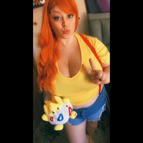@bustycosplayer