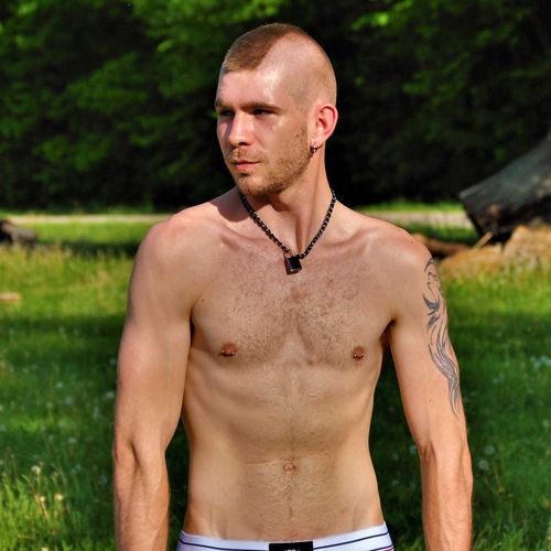 @johnnyboi233
