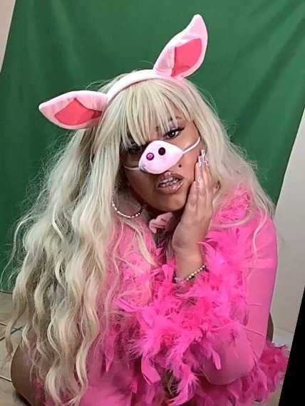 All hail the queen 👸🏻 - realcakequeen OnlyFans