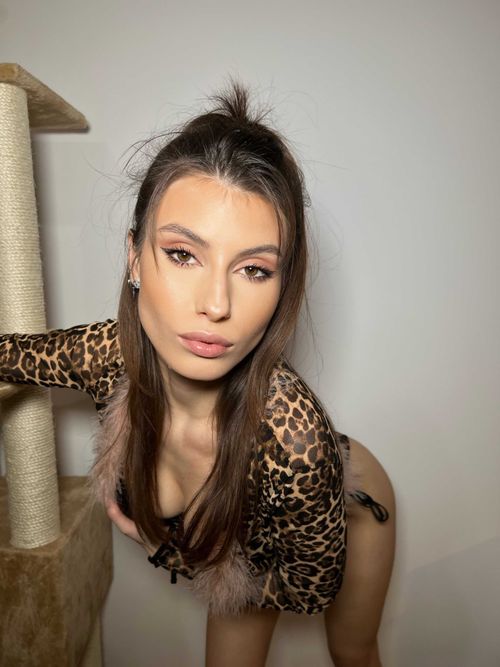 @theonelexa