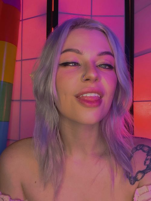 V waifu.nextdoor OnlyFans